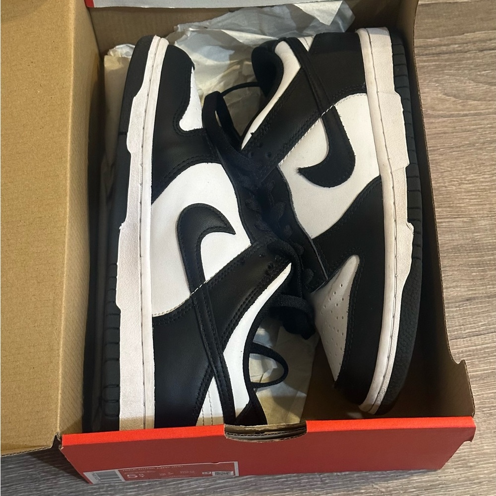 ❌SOLD❌Nike Black and White Panda Dunks
